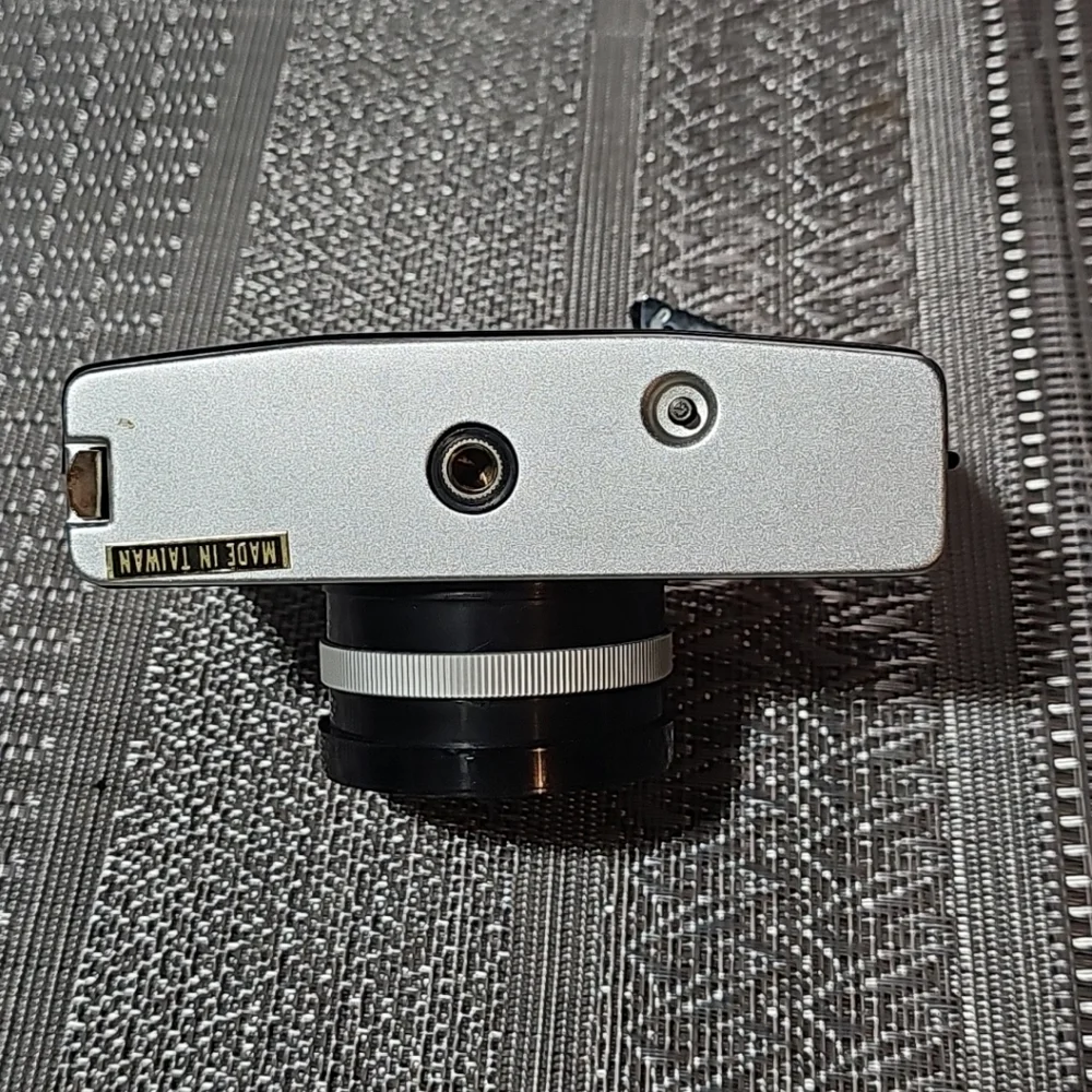 Vintage Yunon‎ LX-5 F-45MM 35mm Point & Shoot Camera Original Packaging & Case